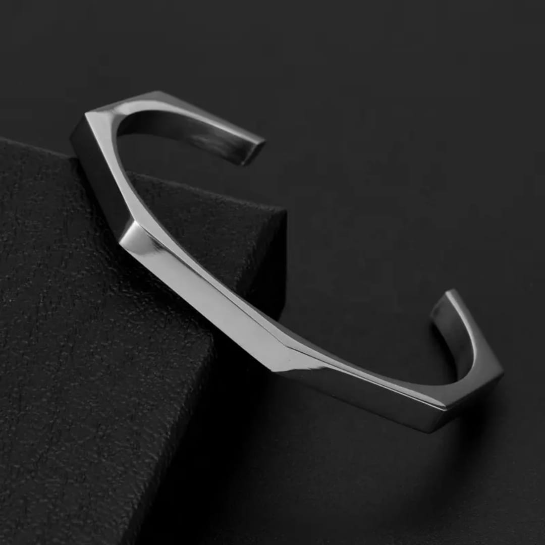 Bracelets & Pendants