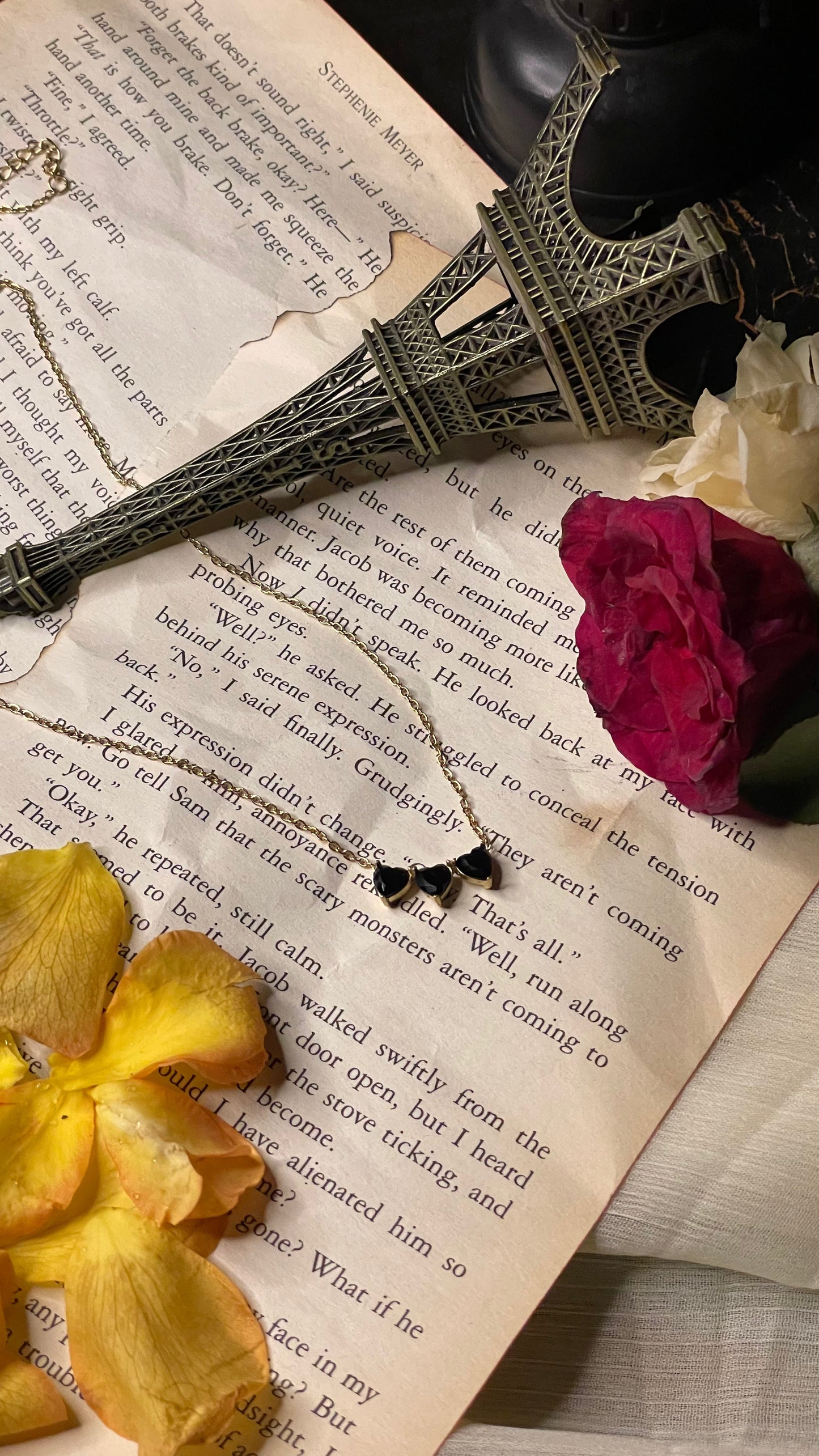 Amoura Noir Pendant