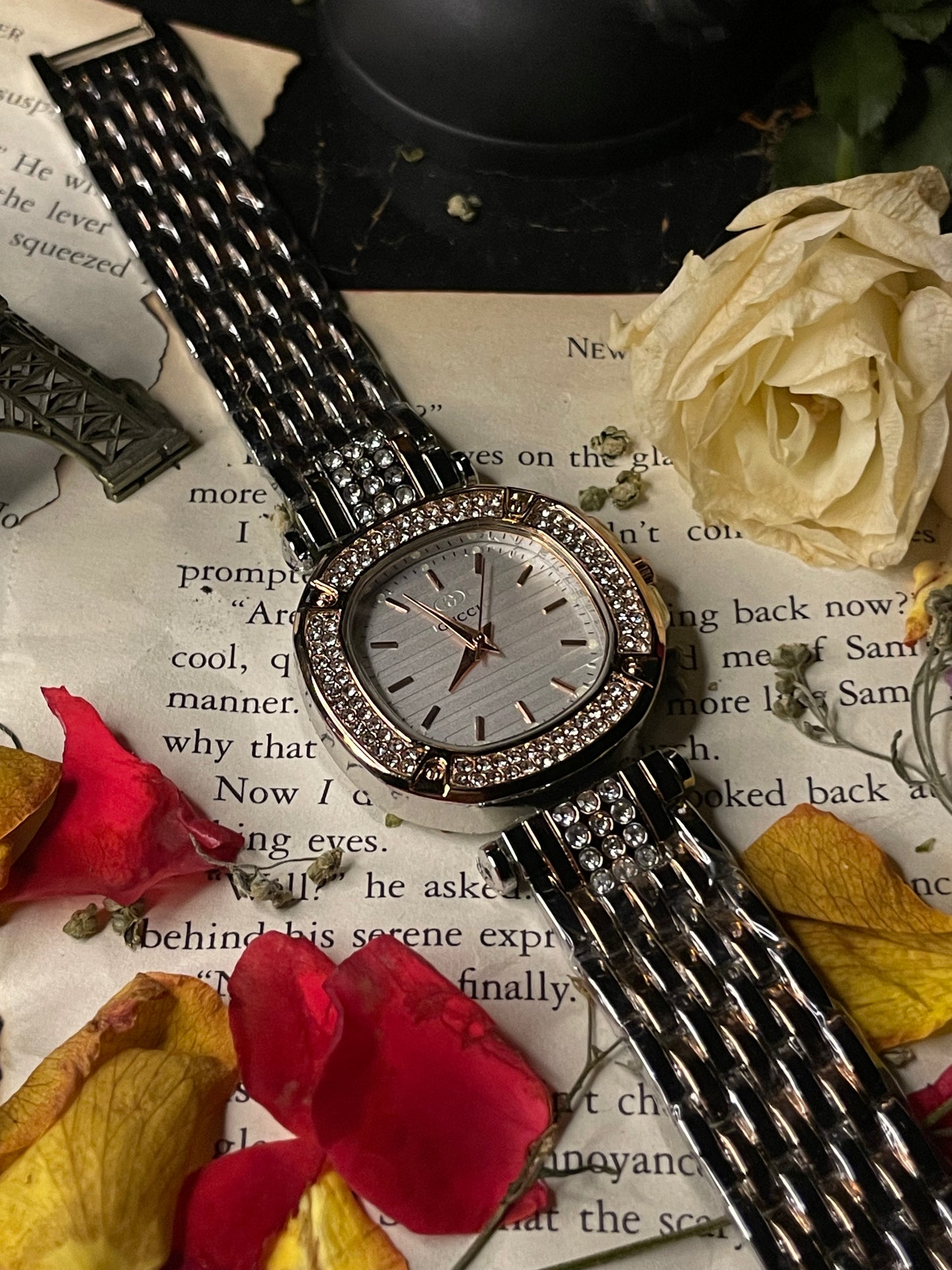 Gucci Diamond Dial - Chain Strap