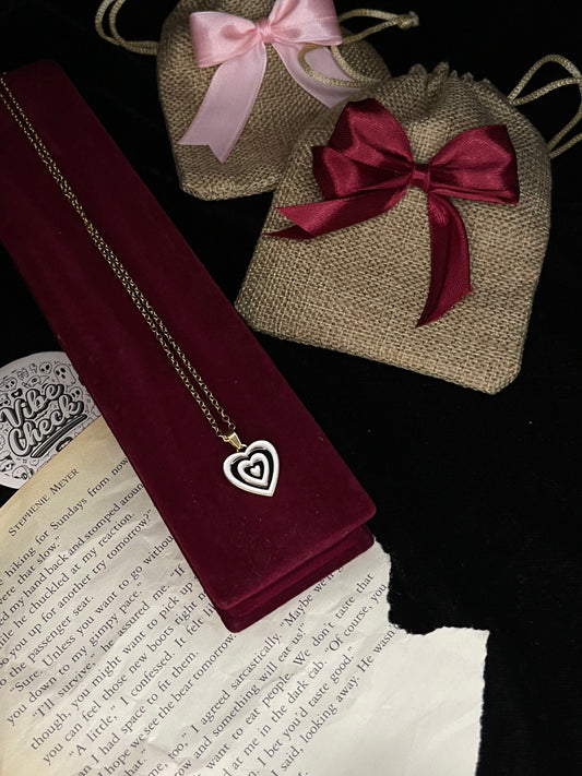 Retro Heart Pendant (Black&White)