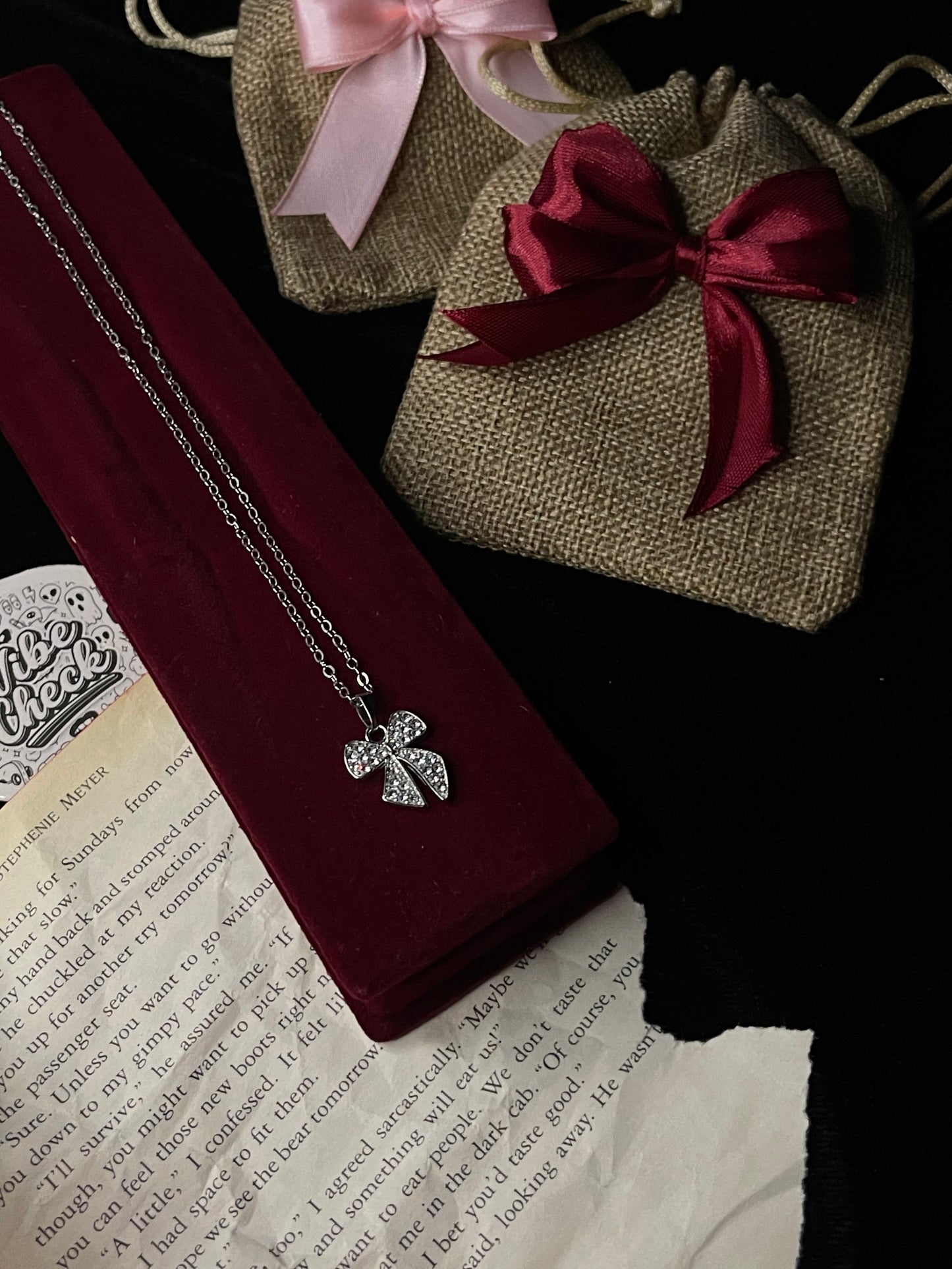 Crystal Bow Necklace (silver)