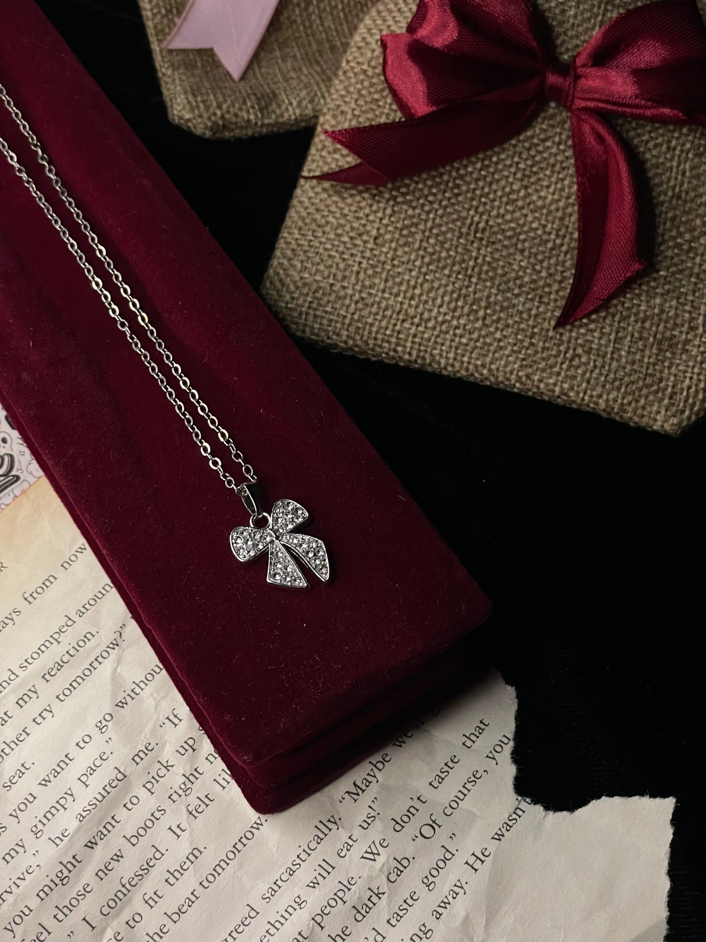 Crystal Bow Necklace (silver)