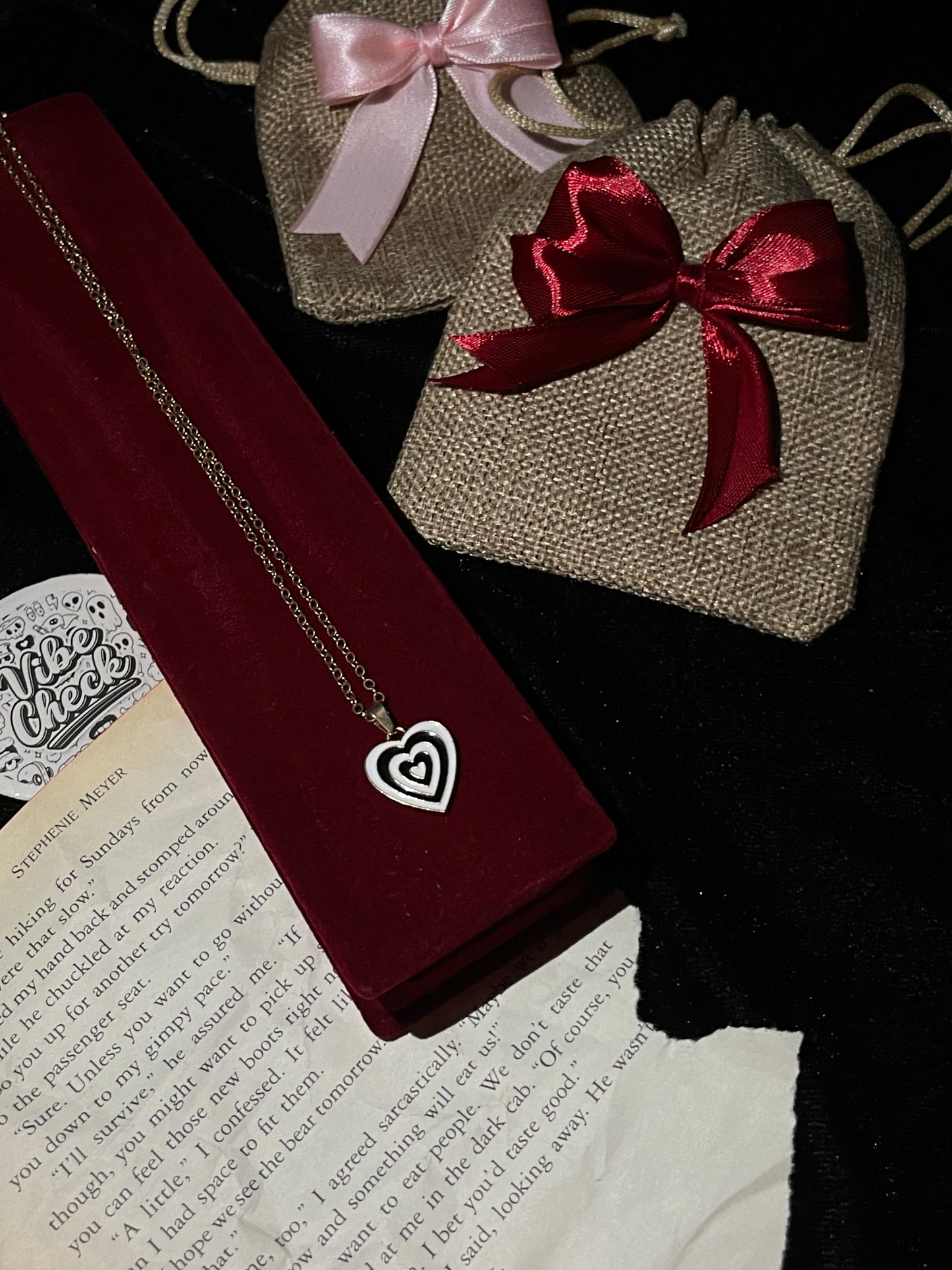 Retro Heart Pendant (Black&White)